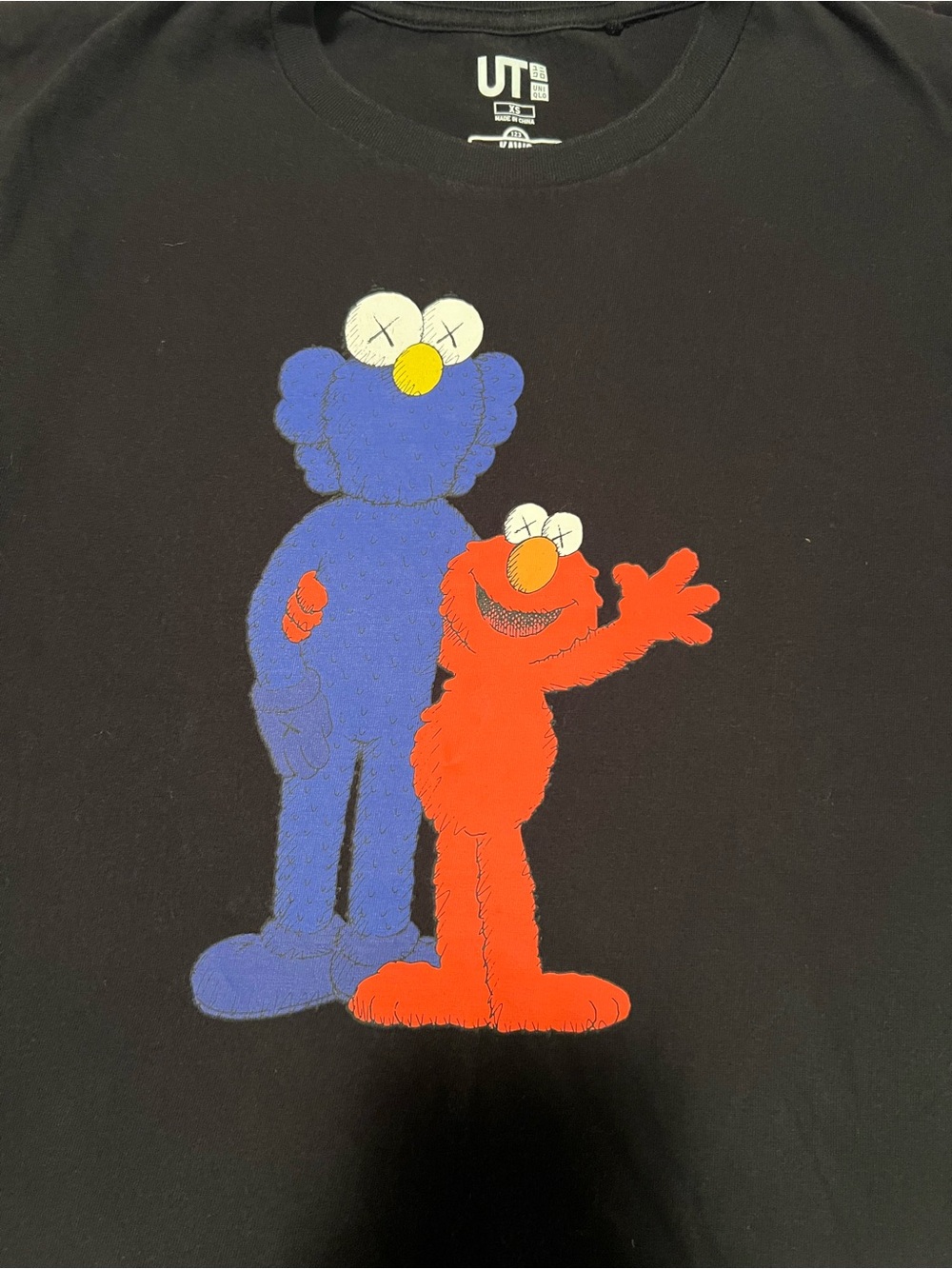 Kaws Uniqlo Sesame Street 2018 BFF Elmo Cookie Monster T Shirt Black Red
